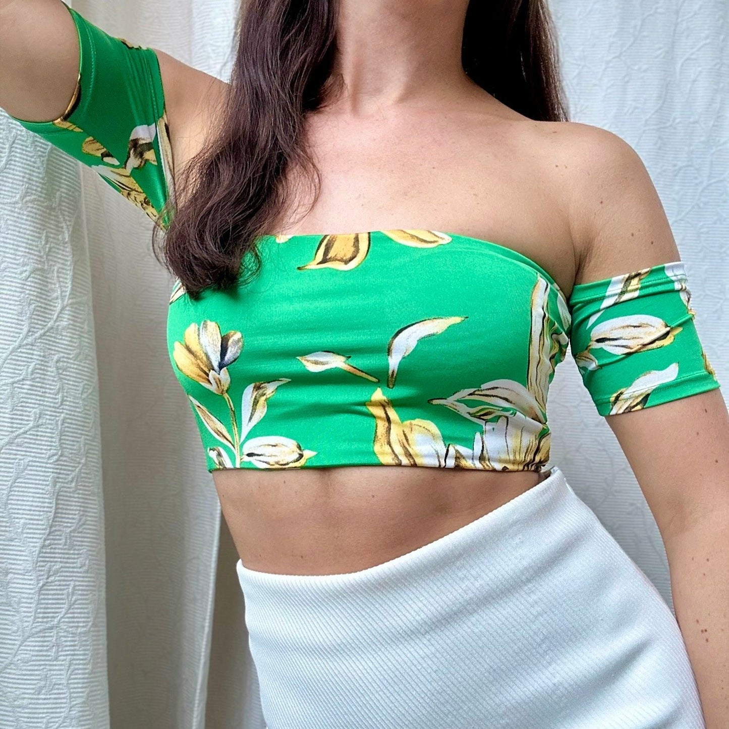 Top Eli Flower Short with removable Ribbon