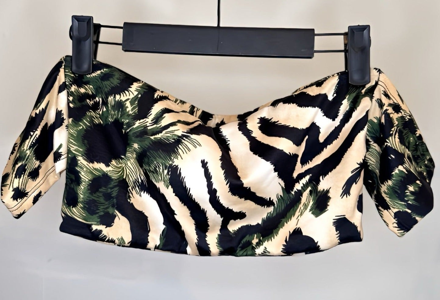 Top Eli Tiger Short with removable Ribbon