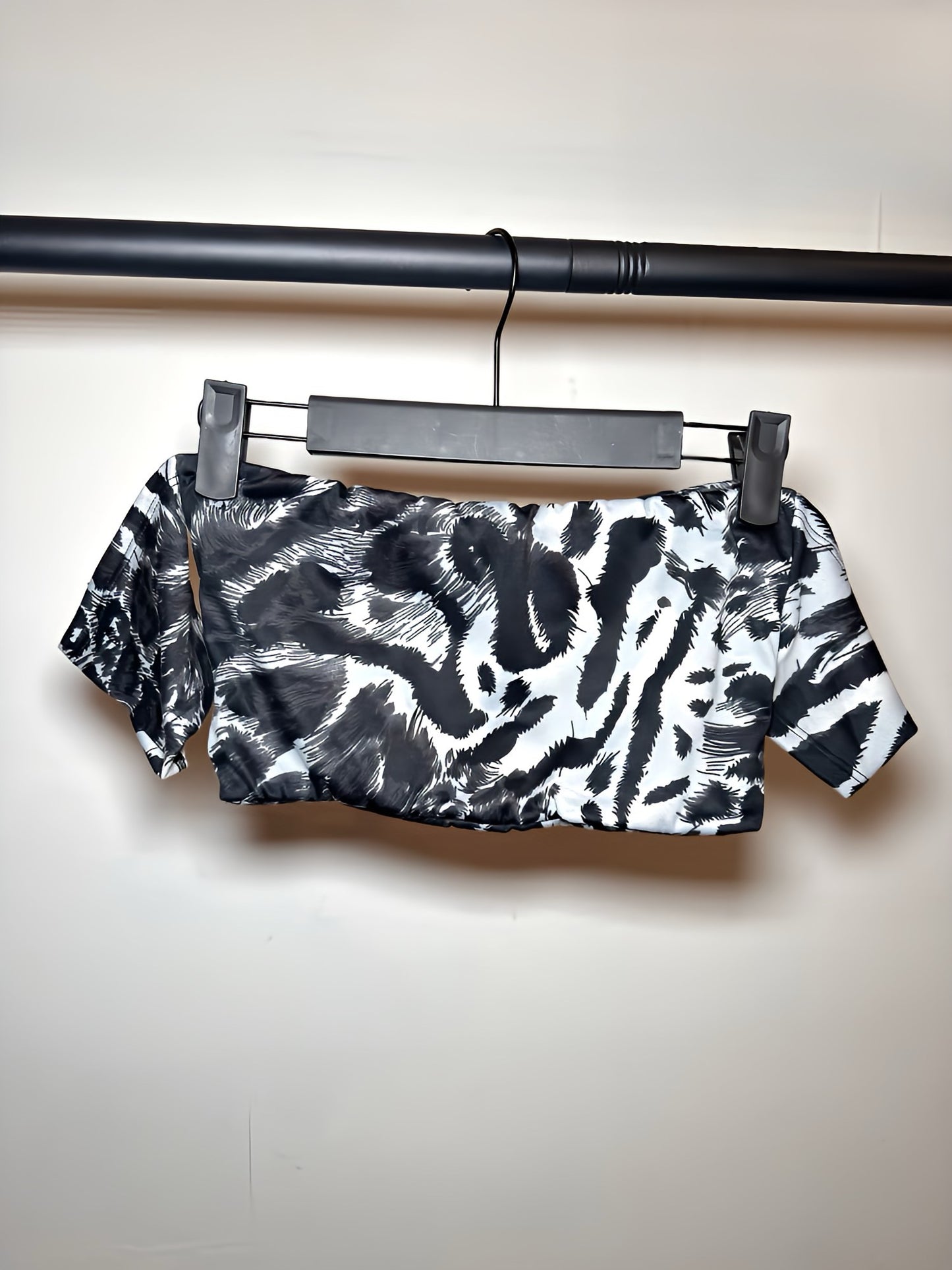 Top Eli Tiger Short with removable Ribbon