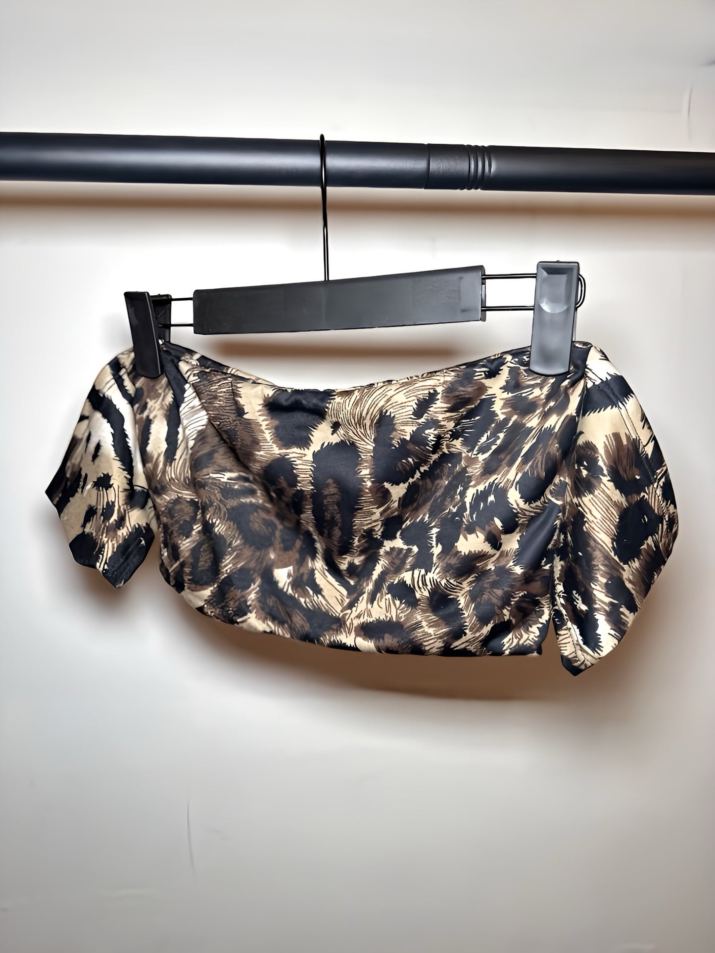 Top Eli Tiger Short with removable Ribbon