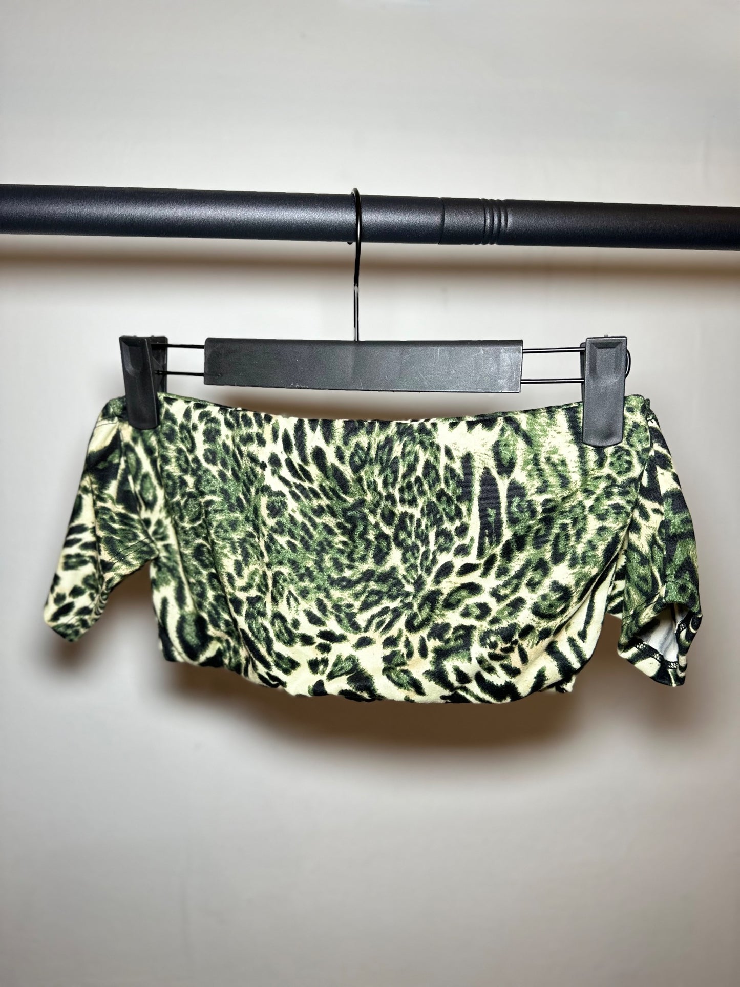 Top Eli Tiger Short with removable Ribbon