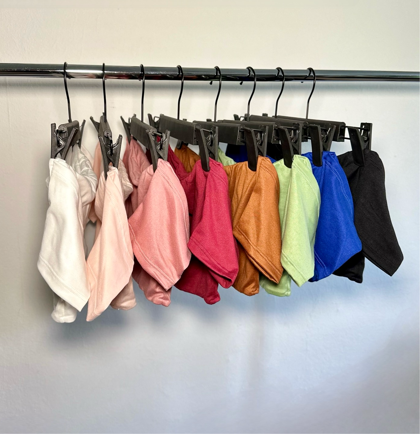 Top Eli One-Color Short with removable Ribbon