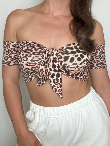 Top Eli Leo Short with removable Ribbon