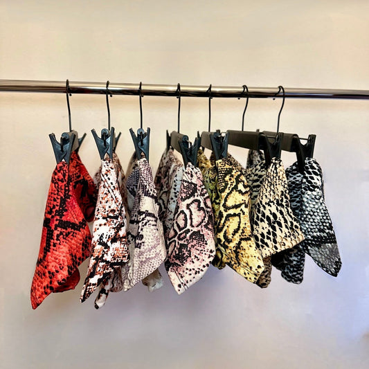 Top Eli Snake Short with removable Ribbon