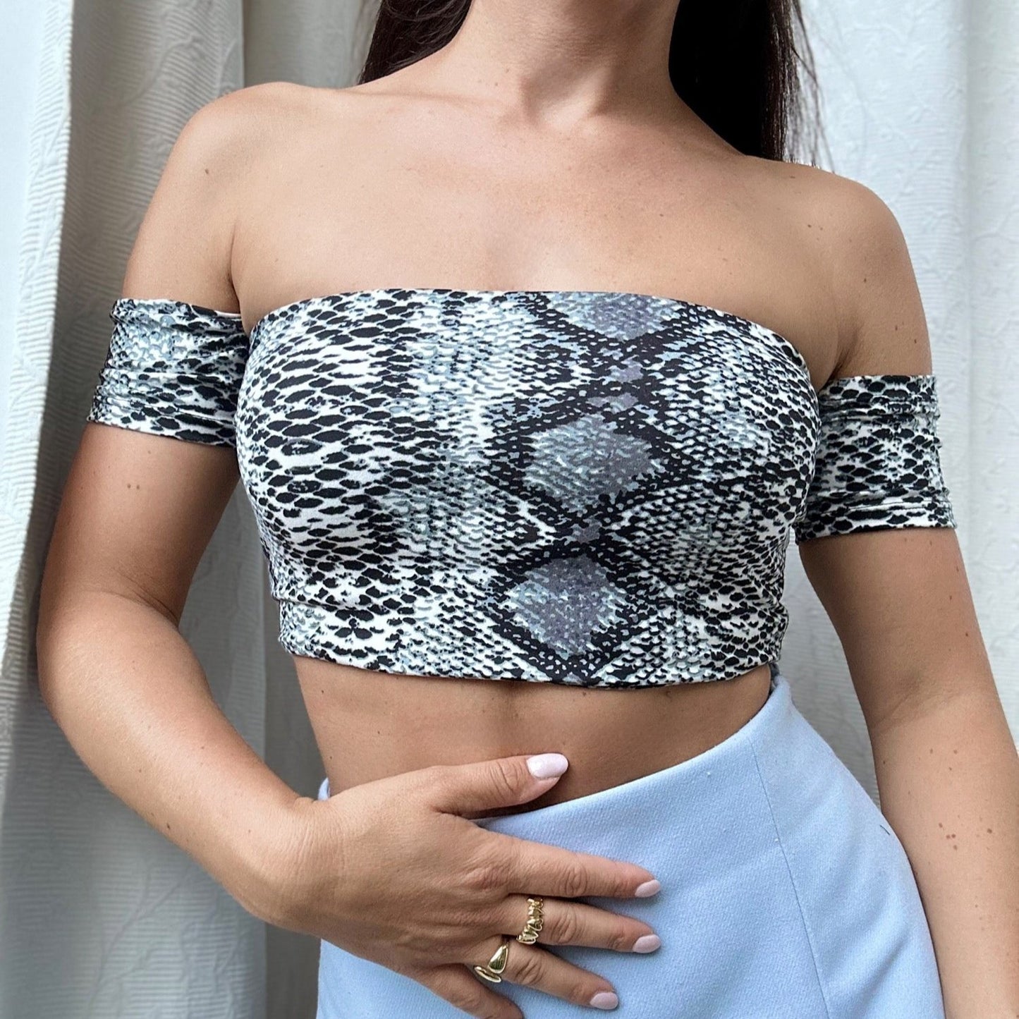 Top Eli Snake Short with removable Ribbon