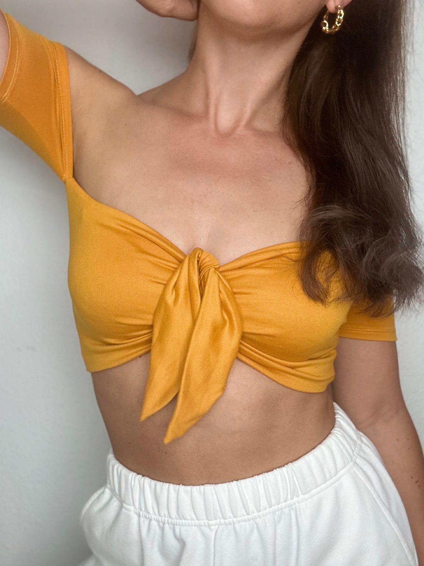 Top Eli One-Color Short with removable Ribbon
