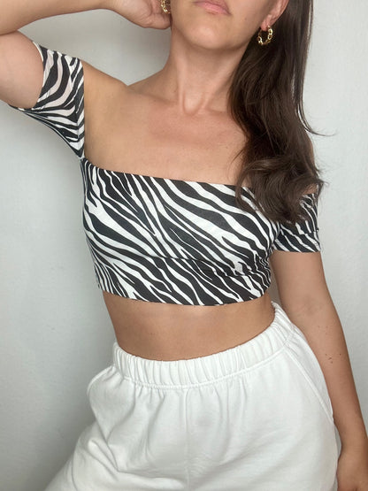 Top Eli Zebra Short with removable Ribbon